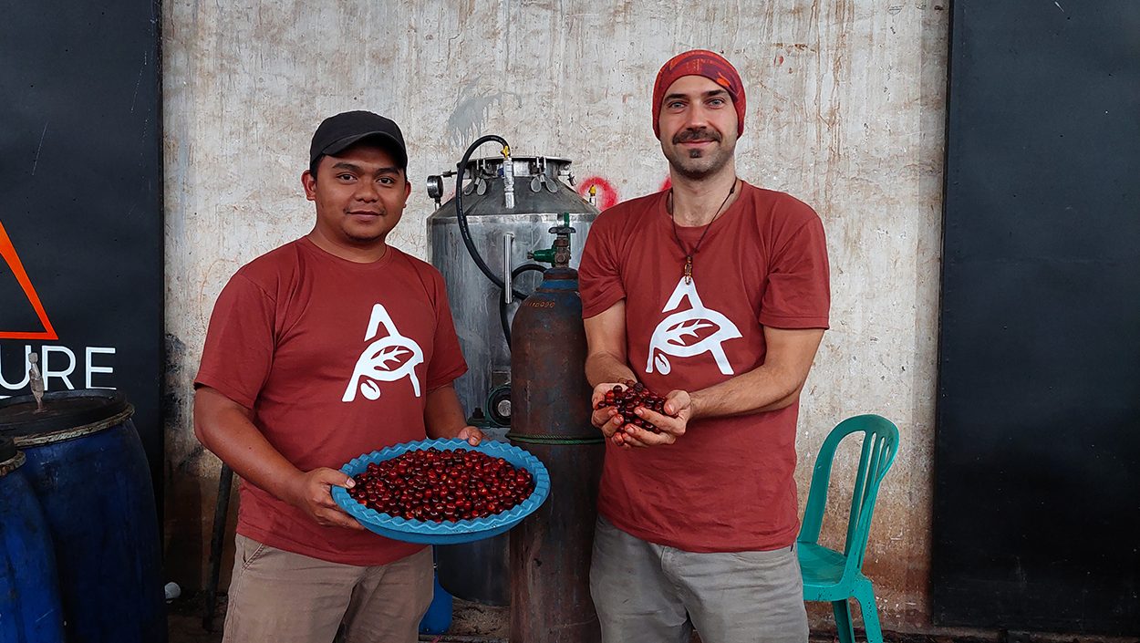 Alami Coffee_All rights reserved_1250px_carbonic with muhlis Alami Coffee_All rights reserved_1250px_carbonic with muhlis